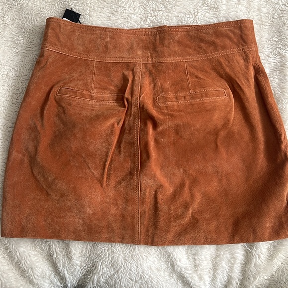 Blanknyc Real Suede Skirt- size 30 but fits like a 27/28 - Picture 4 of 6